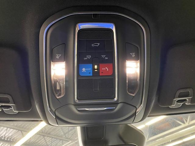 Photo of 2024 Metallic Jeep Grand Cherokee