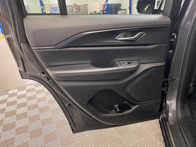 Photo of 2024 Metallic Jeep Grand Cherokee