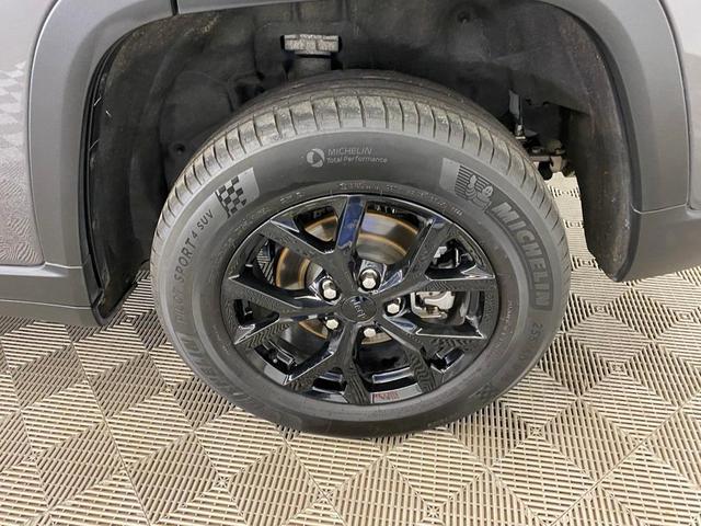Photo of 2024 Metallic Jeep Grand Cherokee