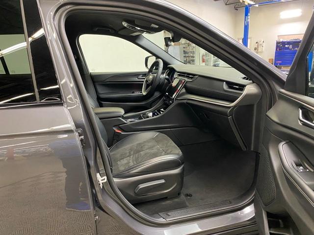 Photo of 2024 Metallic Jeep Grand Cherokee