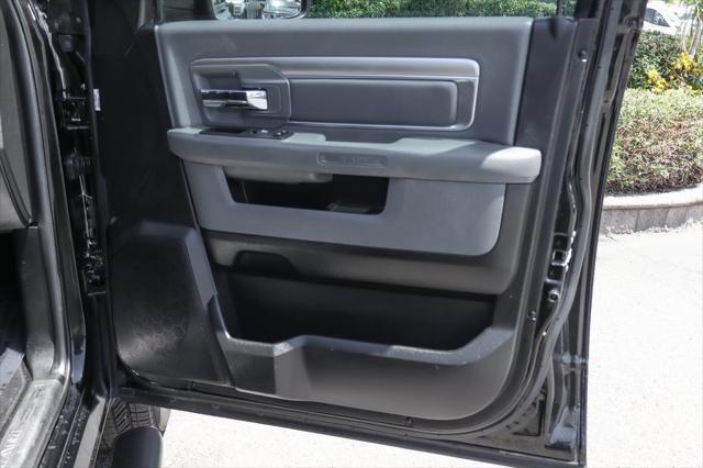 Photo of 2019 Diamond Black Crystal Pearlcoat RAM 1500 Classic
