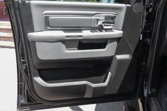 Photo of 2019 Diamond Black Crystal Pearlcoat RAM 1500 Classic