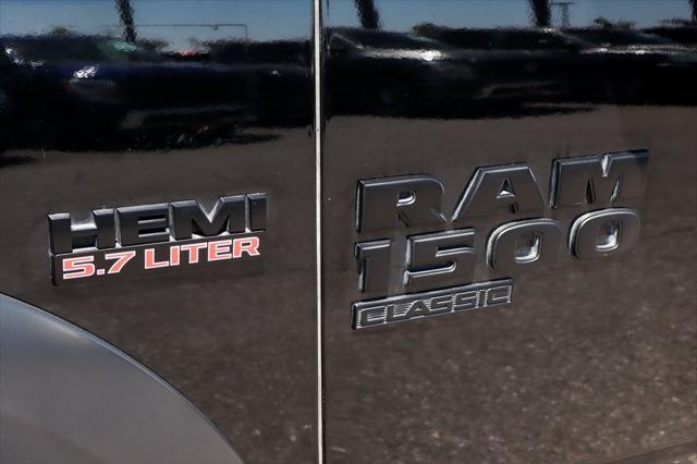 Photo of 2019 Diamond Black Crystal Pearlcoat RAM 1500 Classic