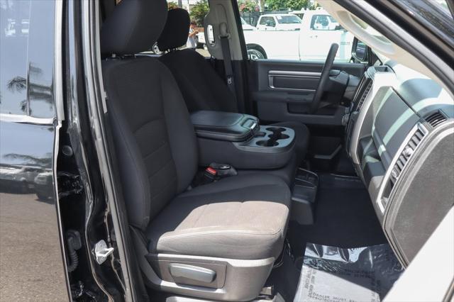 Photo of 2019 Diamond Black Crystal Pearlcoat RAM 1500 Classic