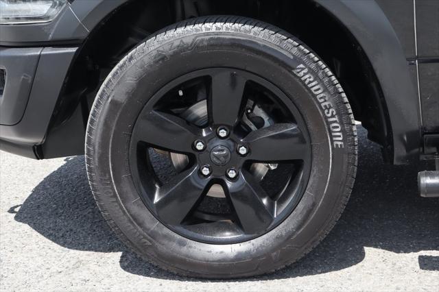Photo of 2019 Diamond Black Crystal Pearlcoat RAM 1500 Classic