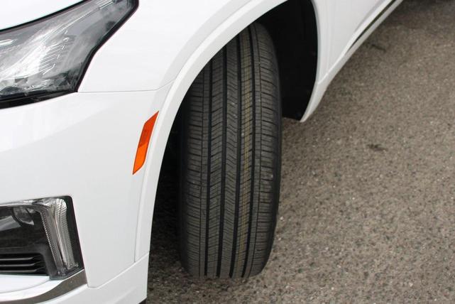 Photo of 2023 Summit White Chevrolet Traverse