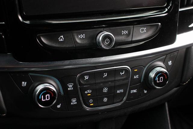 Photo of 2023 Summit White Chevrolet Traverse
