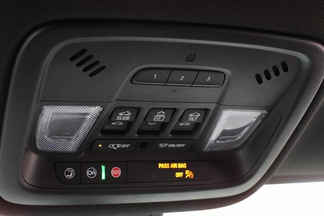 Photo of 2023 Summit White Chevrolet Traverse