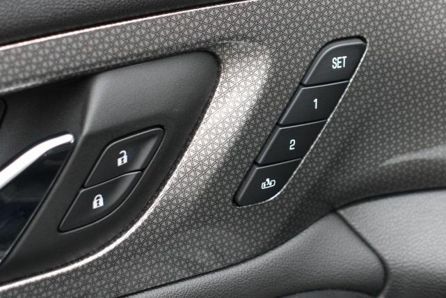 Photo of 2023 Summit White Chevrolet Traverse