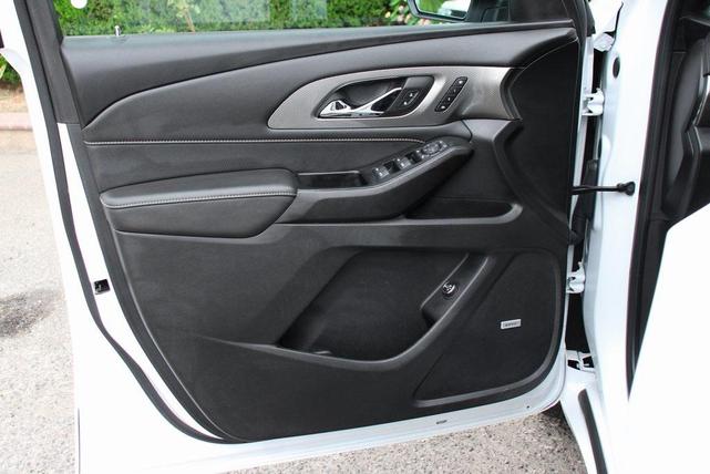 Photo of 2023 Summit White Chevrolet Traverse