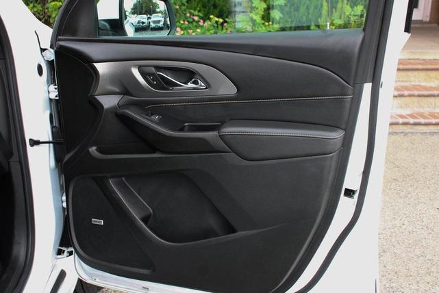 Photo of 2023 Summit White Chevrolet Traverse