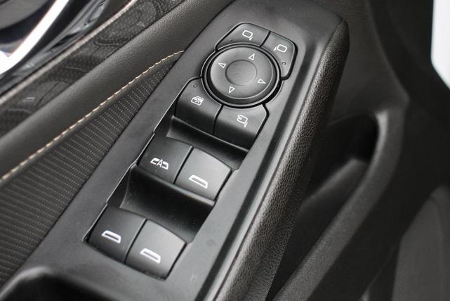 Photo of 2023 Summit White Chevrolet Traverse