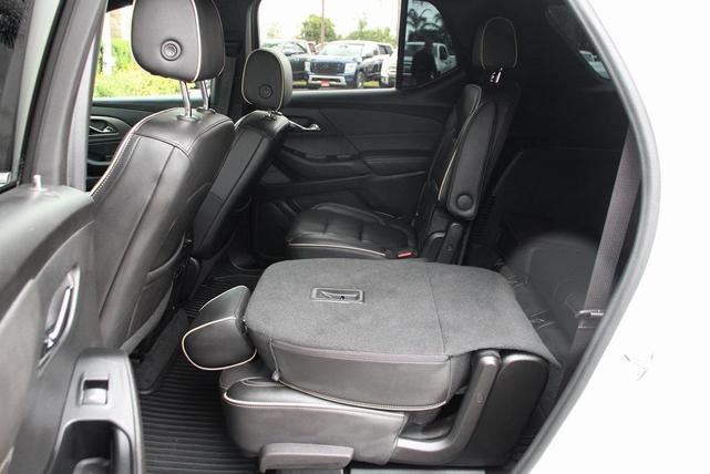 Photo of 2023 Summit White Chevrolet Traverse