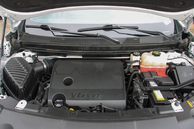Photo of 2023 Summit White Chevrolet Traverse