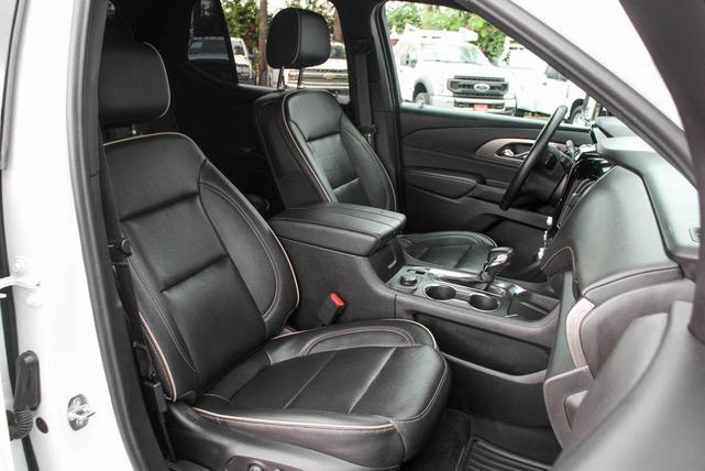 Photo of 2023 Summit White Chevrolet Traverse