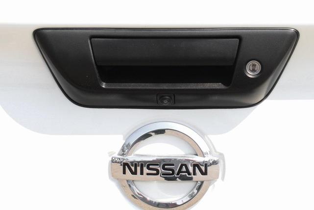 Photo of 2019 Glacier White Nissan Titan