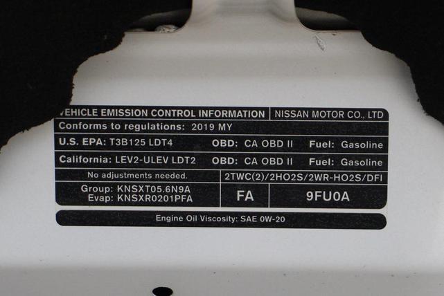 Photo of 2019 Glacier White Nissan Titan