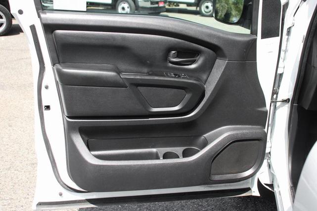 Photo of 2019 Glacier White Nissan Titan