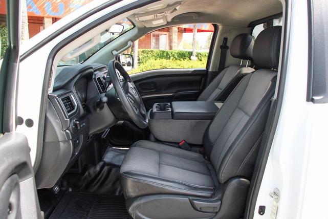 Photo of 2019 Glacier White Nissan Titan