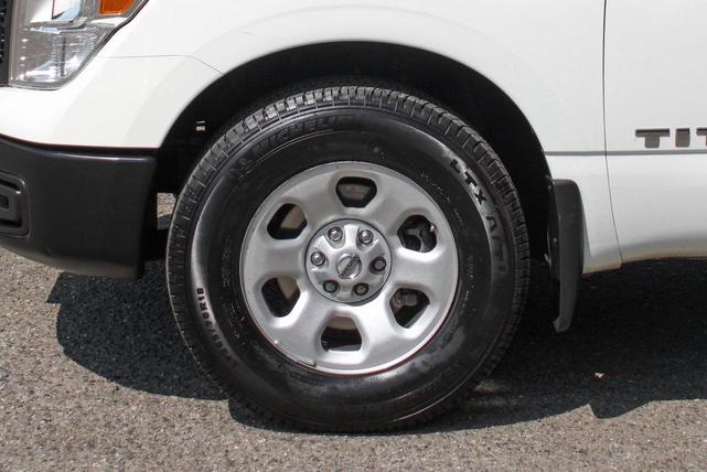Photo of 2019 Glacier White Nissan Titan