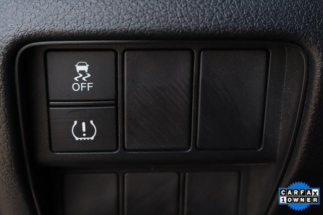 Photo of 2018 Obsidian Blue Pearl Honda CR-V