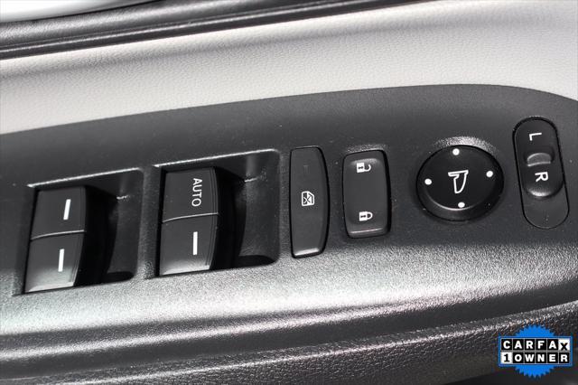Photo of 2018 Obsidian Blue Pearl Honda CR-V