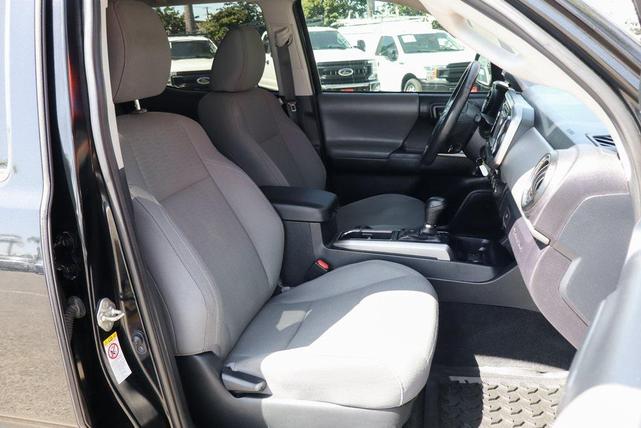 Photo of 2019 Midnight Black Metallic Toyota Tacoma