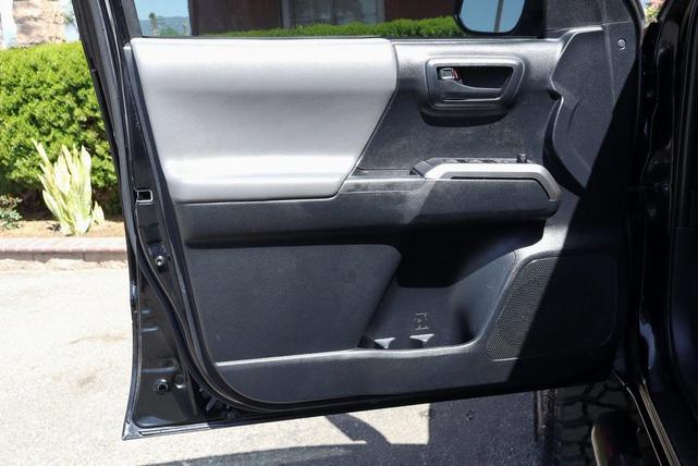 Photo of 2019 Midnight Black Metallic Toyota Tacoma