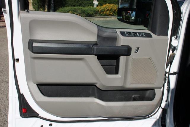 Photo of 2022 Oxford White Ford F-250