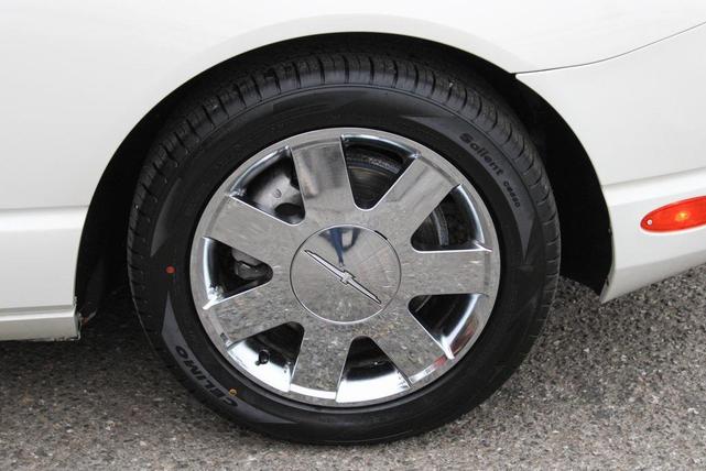 Photo of 2002 Whisper White Ford Thunderbird