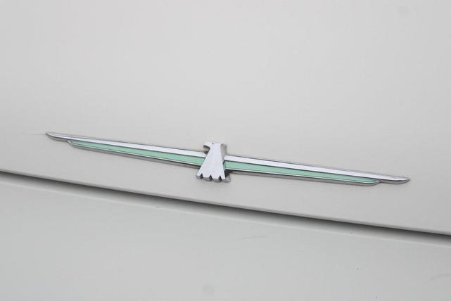 Photo of 2002 Whisper White Ford Thunderbird