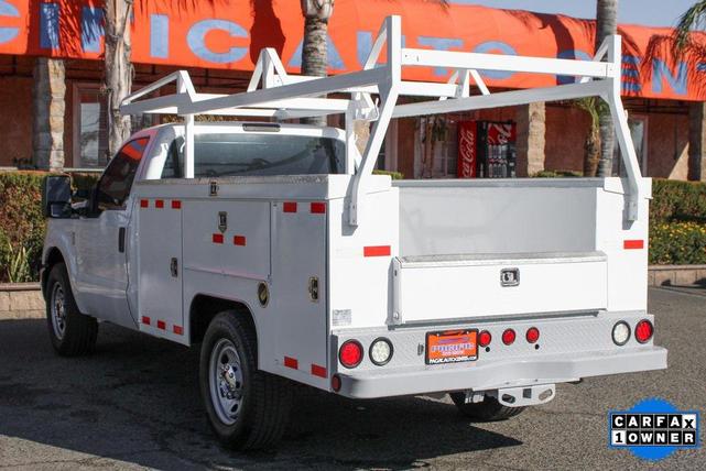 Photo of 2016 Oxford White Ford F-350