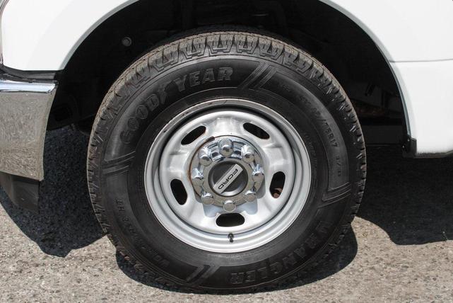 Photo of 2018 Oxford White Ford F-250