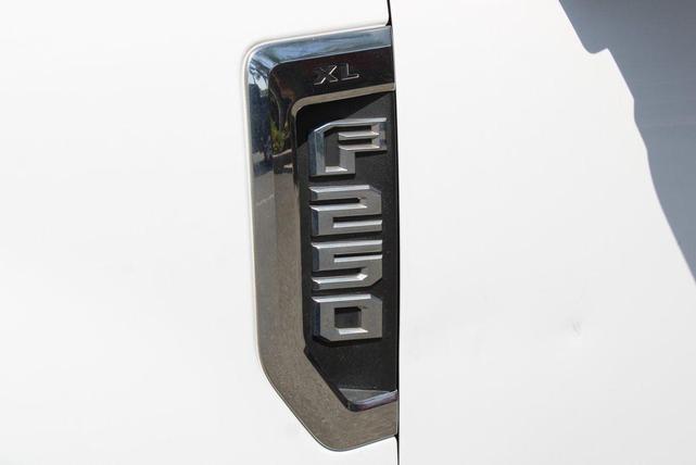 Photo of 2018 Oxford White Ford F-250
