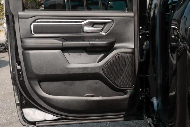 Photo of 2023 Diamond Black Crystal Pearlcoat RAM 1500
