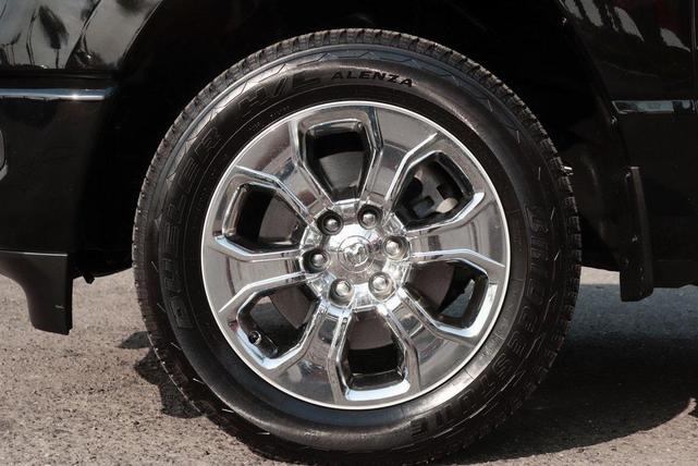 Photo of 2023 Diamond Black Crystal Pearlcoat RAM 1500