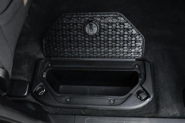 Photo of 2023 Diamond Black Crystal Pearlcoat RAM 1500
