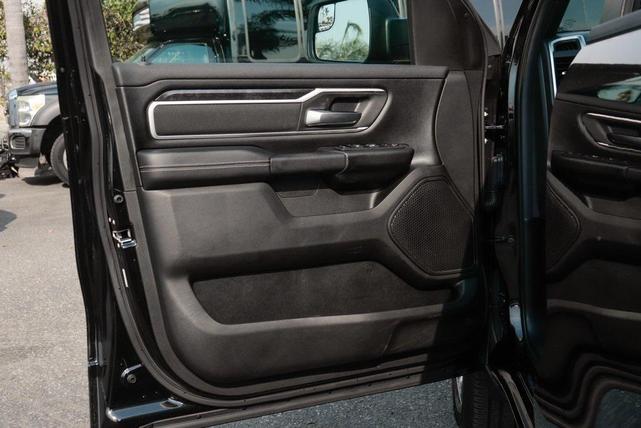 Photo of 2023 Diamond Black Crystal Pearlcoat RAM 1500