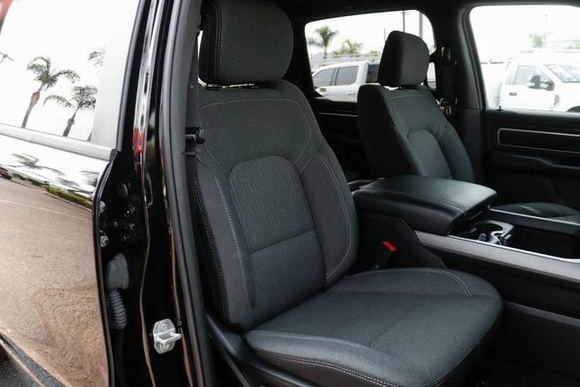 Photo of 2023 Diamond Black Crystal Pearlcoat RAM 1500