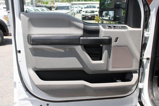 Photo of 2017 Oxford White Ford F-450