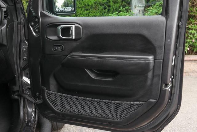 Photo of 2023 Granite Crystal Metallic Clearcoat Jeep Gladiator
