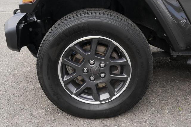 Photo of 2023 Granite Crystal Metallic Clearcoat Jeep Gladiator