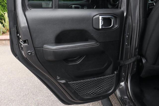 Photo of 2023 Granite Crystal Metallic Clearcoat Jeep Gladiator