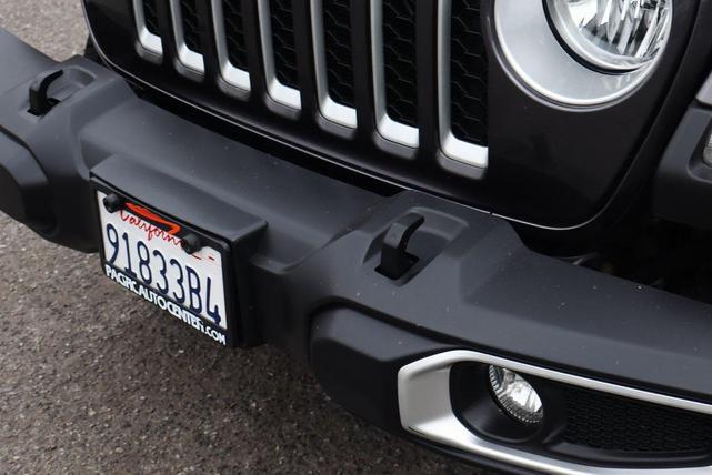 Photo of 2023 Granite Crystal Metallic Clearcoat Jeep Gladiator