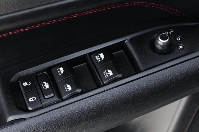 Photo of 2022 Laser Blue Pearlcoat Jeep Compass