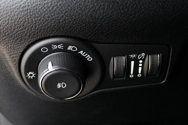 Photo of 2022 Laser Blue Pearlcoat Jeep Compass
