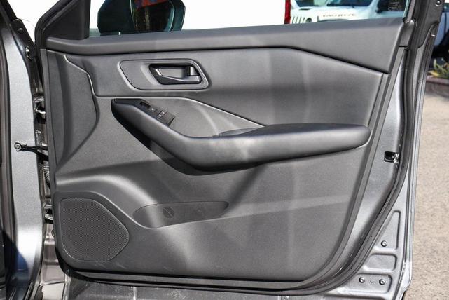 Photo of 2025 Gun Metallic Nissan Rogue