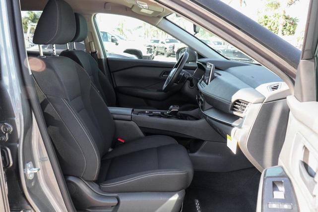 Photo of 2025 Gun Metallic Nissan Rogue
