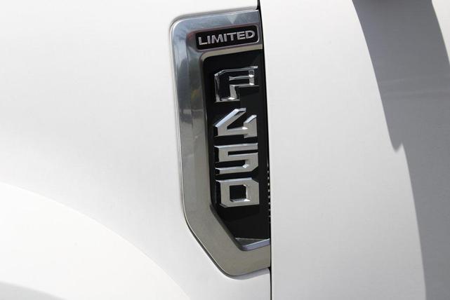 Photo of 2019 White Platinum Ford F-450