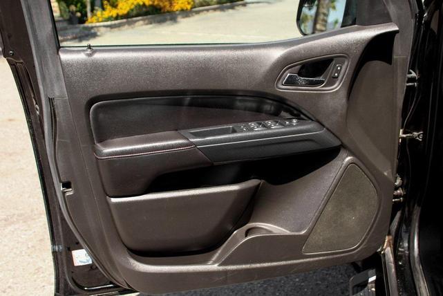 Photo of 2015 Onyx Black GMC Canyon